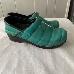 Sanita Turquoise Ombré Patent Leather Clogs Size 37 (6.5) Fair